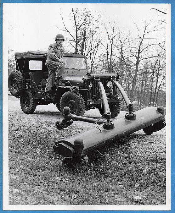 mine-detecting-jeep-photo