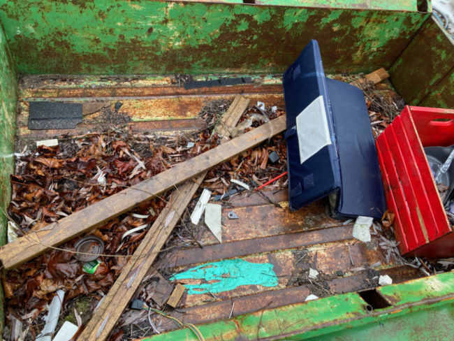 year-sterling-trailer-from-quentin3