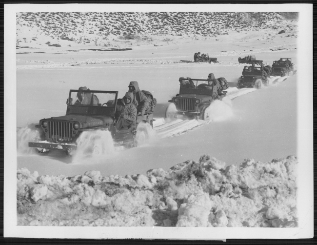 1942-12-23-camp-hale-snow-jeeps1