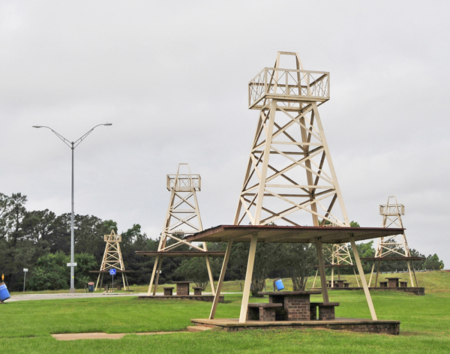 2015-05-13-interstate-20-picnic-oil-derricks