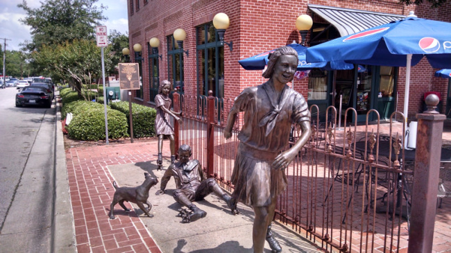 2015-05-14-grapevine-statues