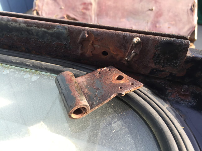 2016-09-12-windshield-doorholder-broken