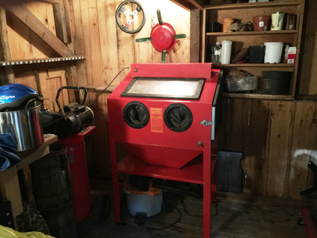 barn-sand-blasting-cabinet