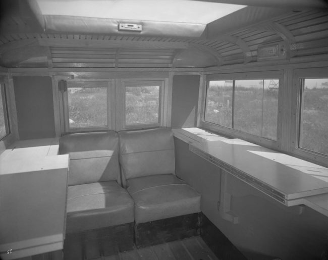 1943-07-command-car-jeep-concept-interior3
