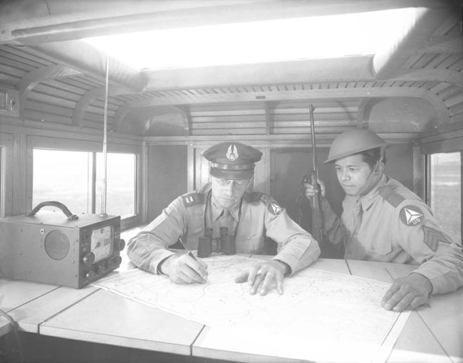 1943-07-command-car-jeep-concept-interior4