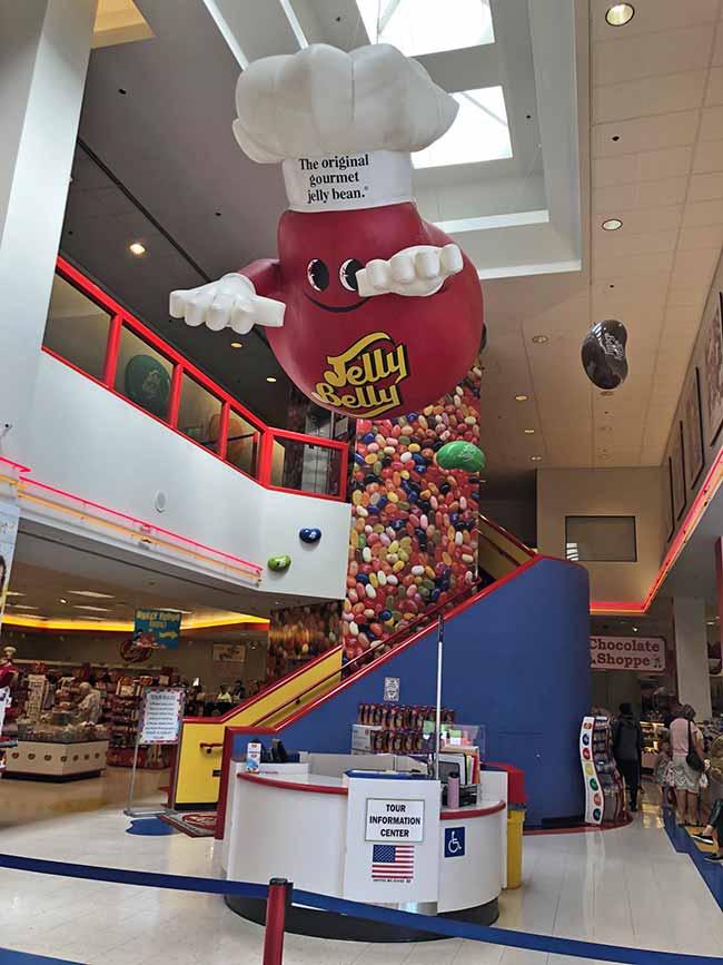 2019-09-21-kaisa-jellybean-foyer-lores