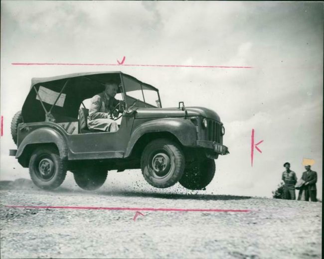 1950-07-26-austin-champ-phot1