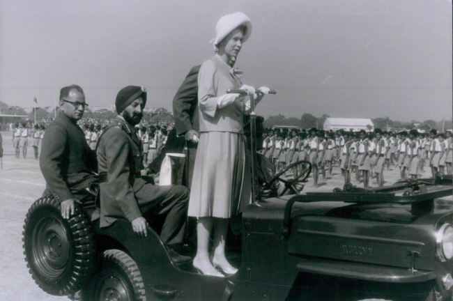 1962-photo-queen-elizabeth-nehru