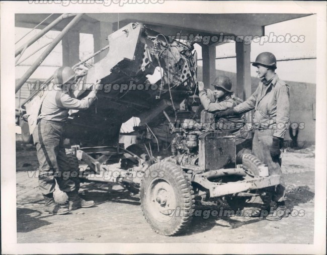1944-italy-putting-jeep-together1