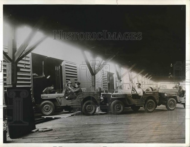 1941-12-23-war-effort-jeeps-boxcars1