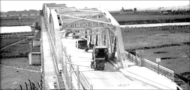 Graves_Bridge_Holland1944