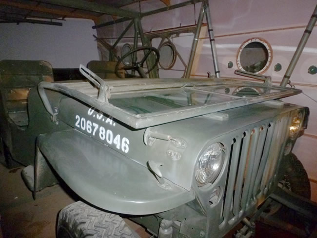 silent-glider-museum-jeep-lores
