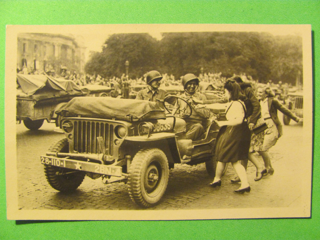 1940s-liberation-of-paris-postcard1