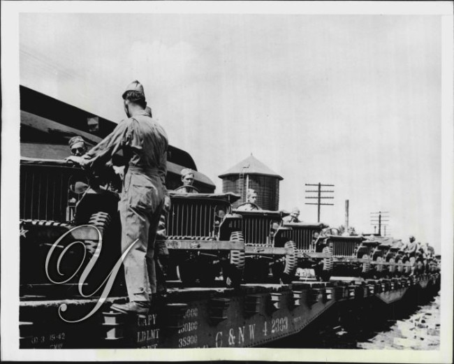 1942-09-14-slatgrille-mbs-on-railroad-cars1