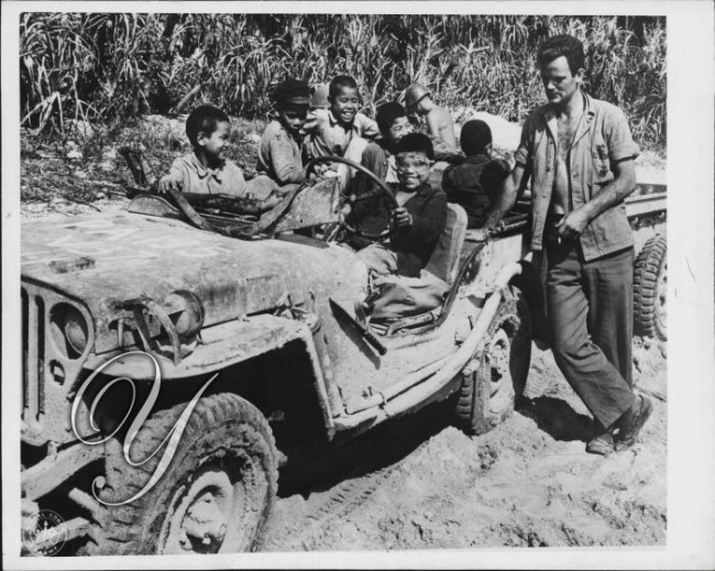1945-06-07-okinawa-kids-jeep1