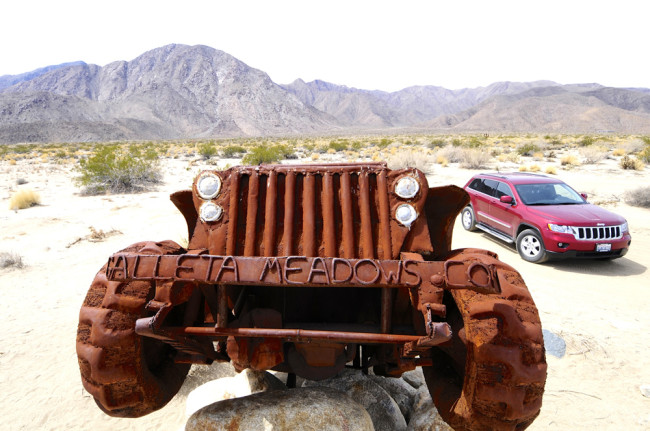2014-04-02-borrego-sculptures-jeep1