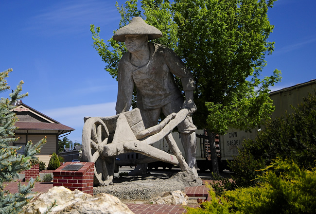 2014-04-23-placerville-chinese-statue