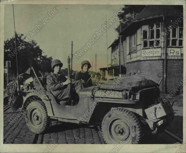 1944-09-14-first-jeep-in-germany1