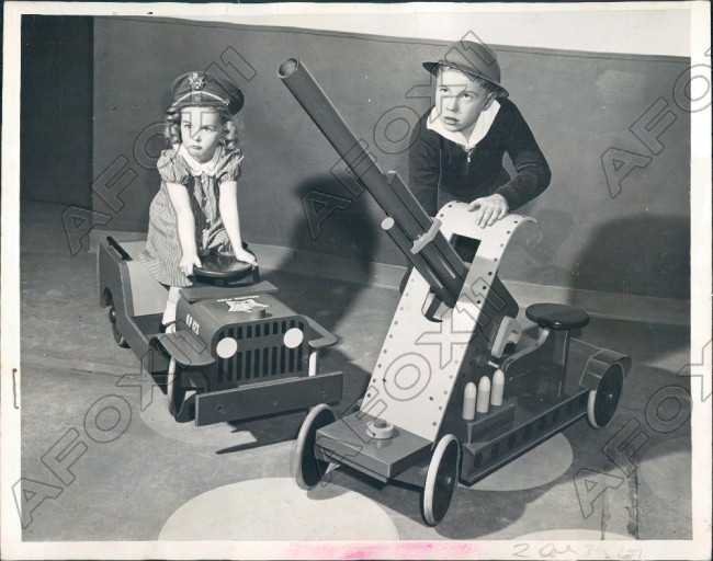 1942-photo-kids-jeep-guns1