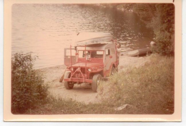 red-jeep-lake-and-forest