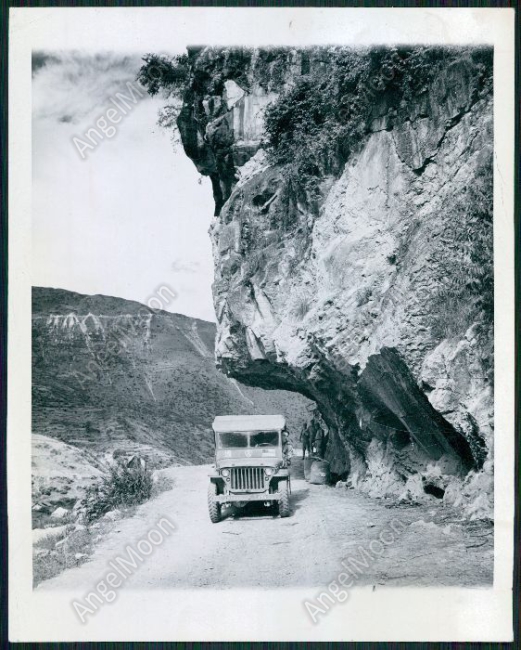 1944-10-13-jeep-burma-road1