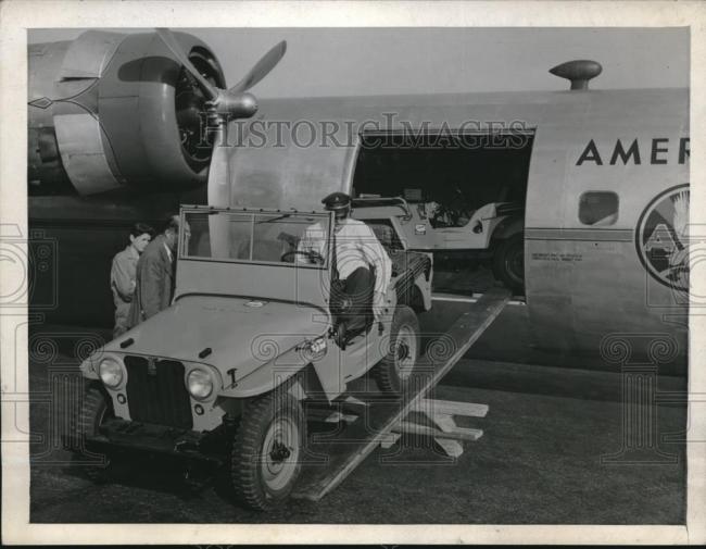 1945-07-21-vec-cj2a-leaving-plane1