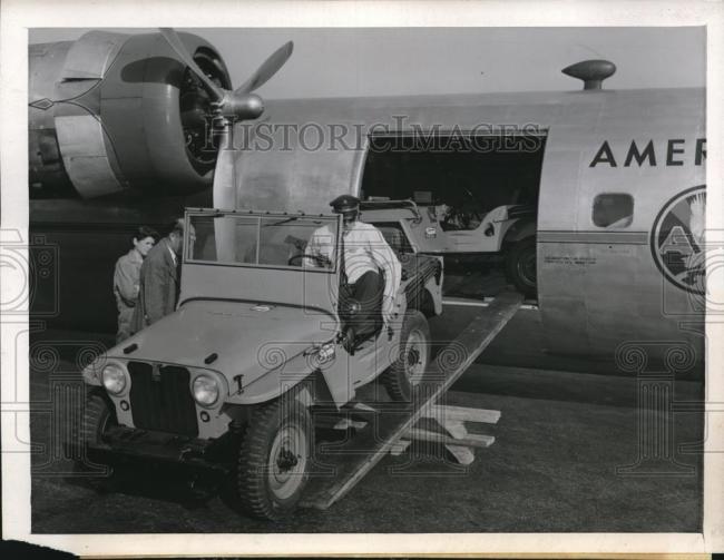 1945-07-21-vec-cj2a-leaving-plane21