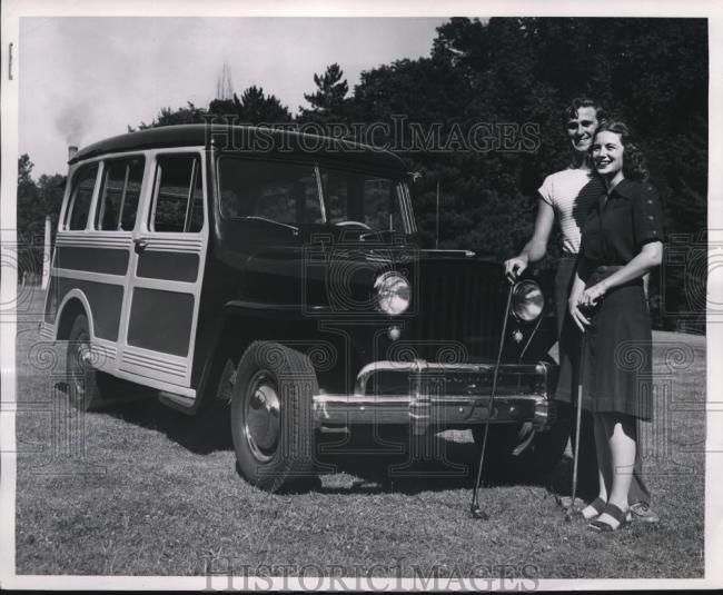 1946-07-24-wagon-golf-press-photo1