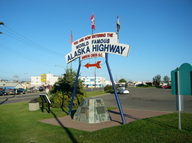 The monument at the starting point of the Alaska Highway
