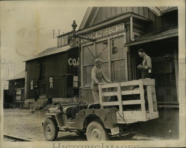 1945-07-19-jeep-being-loaded1