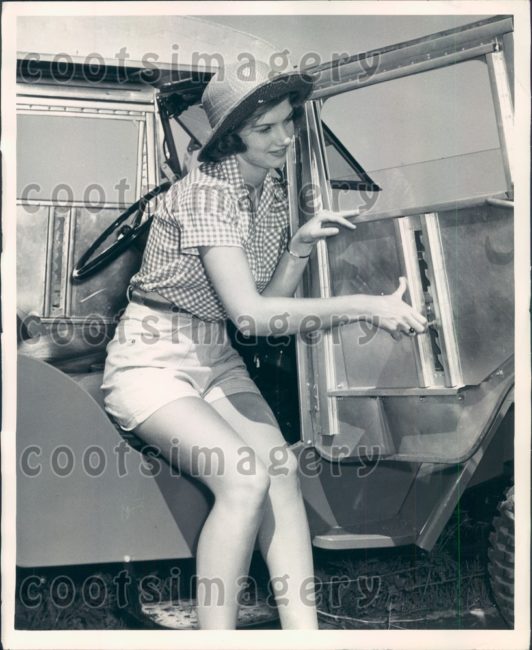 1948-jee-cab-demonstration-woman1