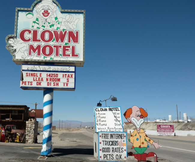 2017-03-28-clown-motel