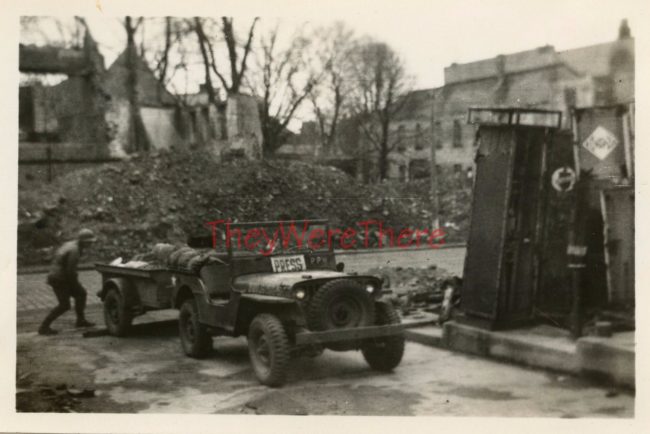 1945-press-photo-jeep