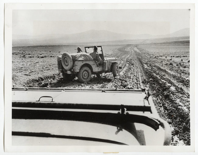 1943-04-30-tunisia-mud-jeep1