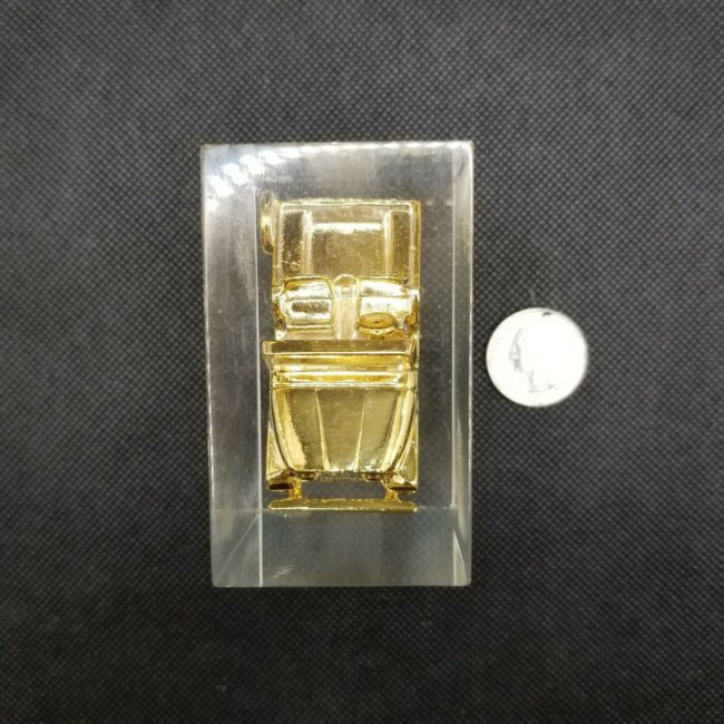 cj5-lucite-paperweight-gold7