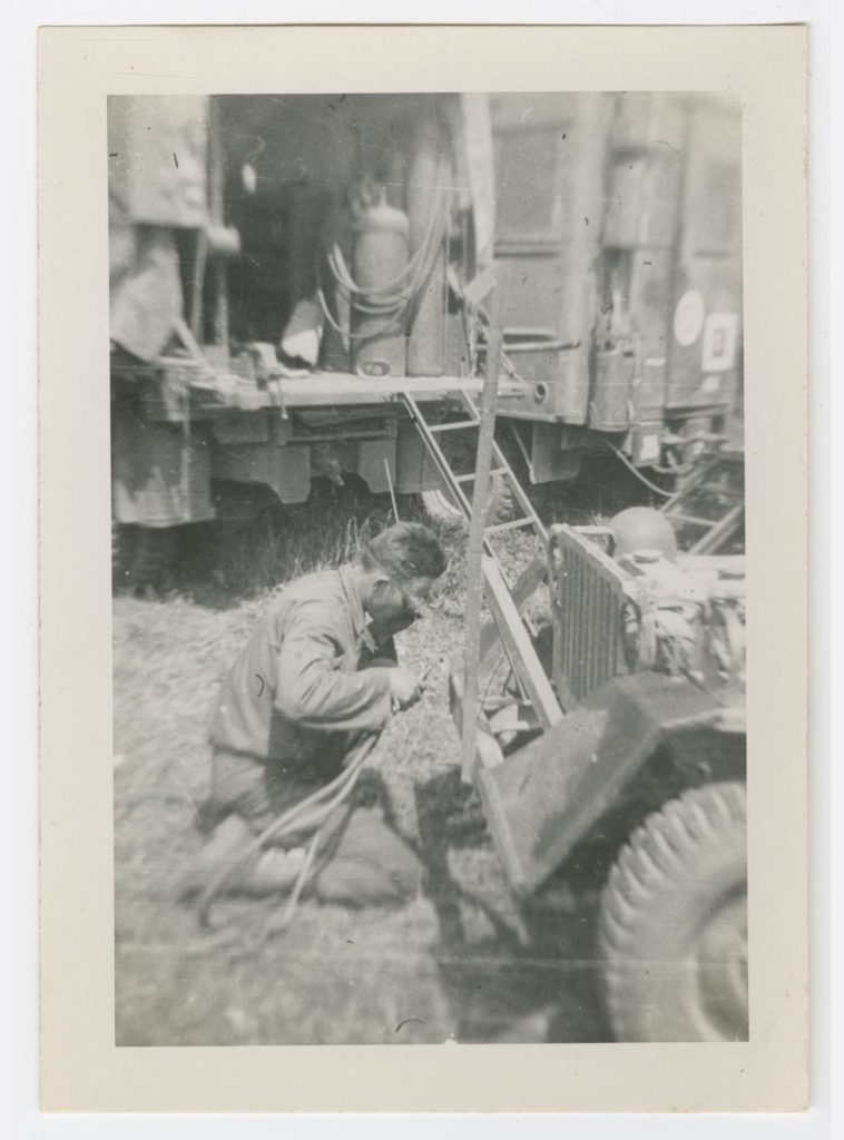 1944-45-soldier-welding-fenders-portal-to-texas-history