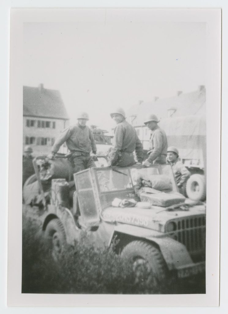 1944-france-soldiers-on-jeep