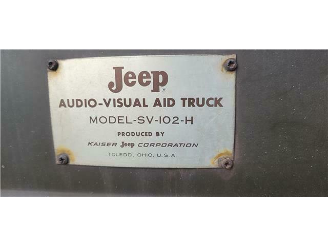 1967-Kaiser-military-audio-visual-jeep-wagoneer03