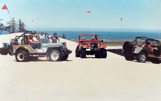 1985-blue-jeep-sand-dunes-wwjc3