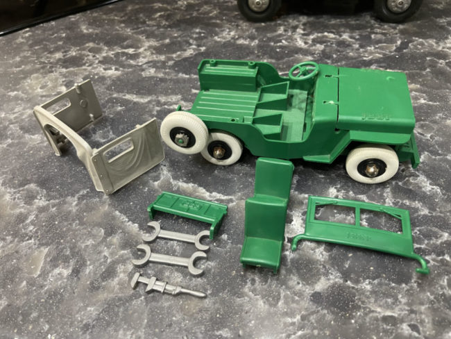 green-plastic-toy-jeep4
