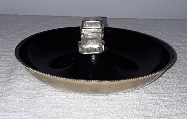 fc170-ashtray-black-interior2