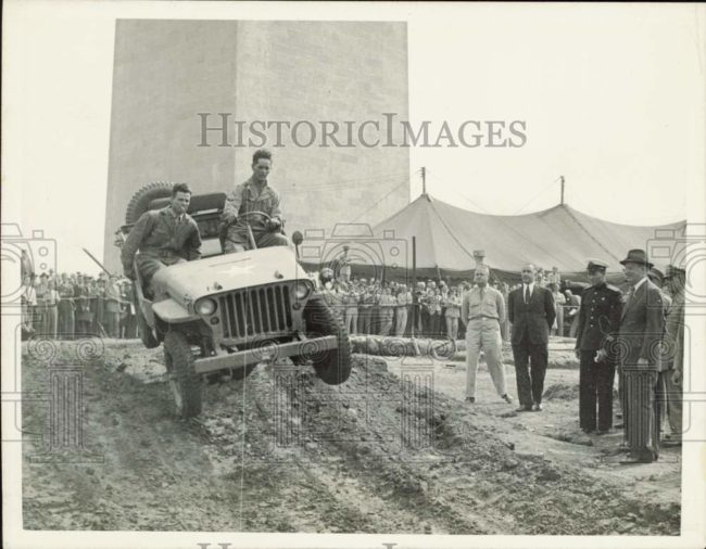 1943-press-photo-jumping-jeep1